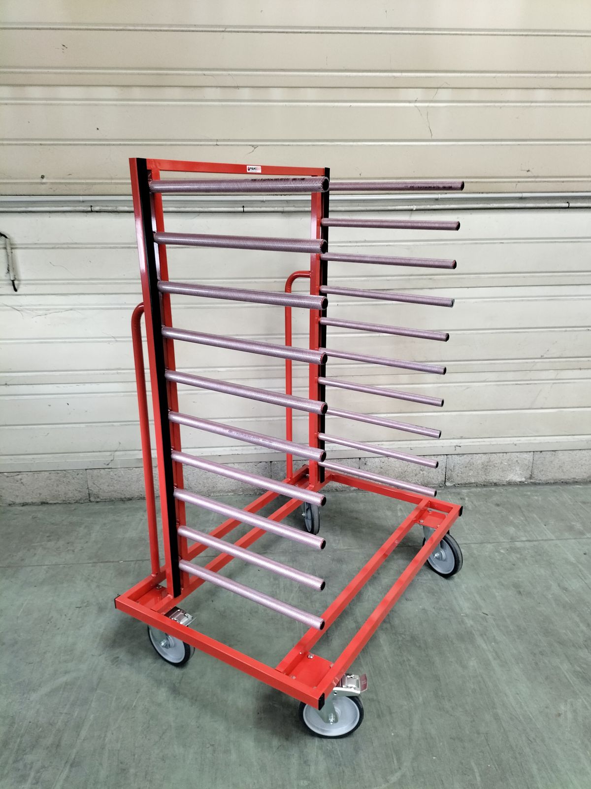 Petit chariot à bras porte vitres de biais