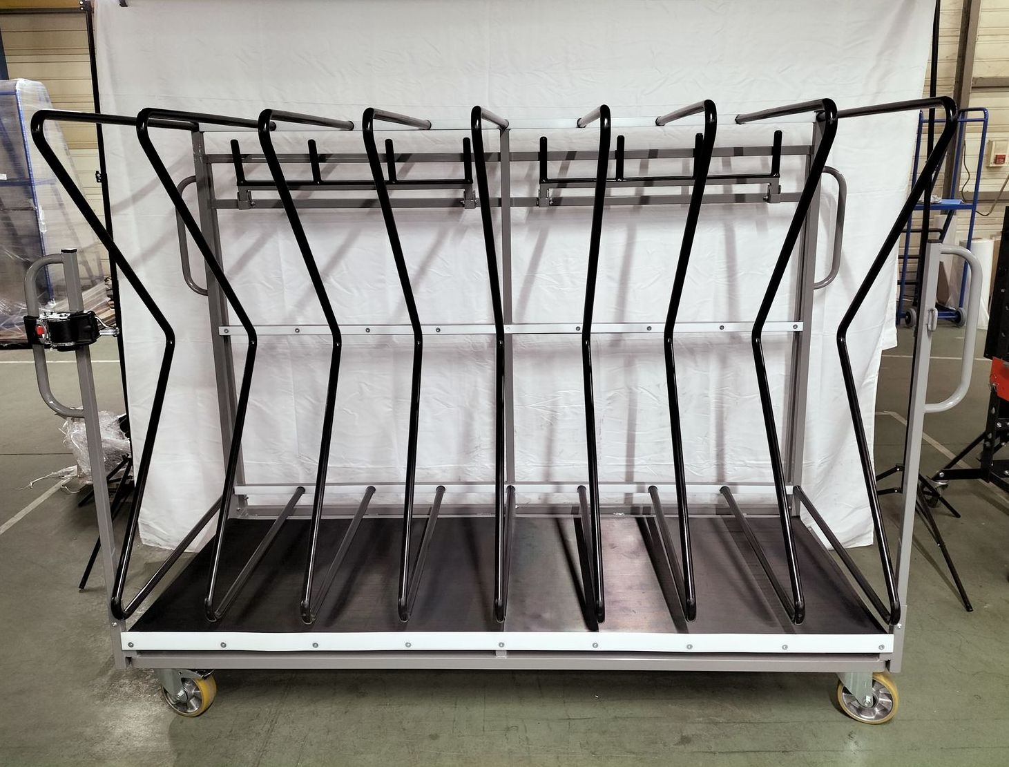 Chariot pièces de carrosserie - vue de face