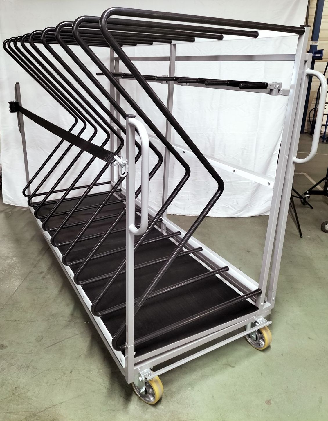 Chariot pièces de carrosserie - vue de côté