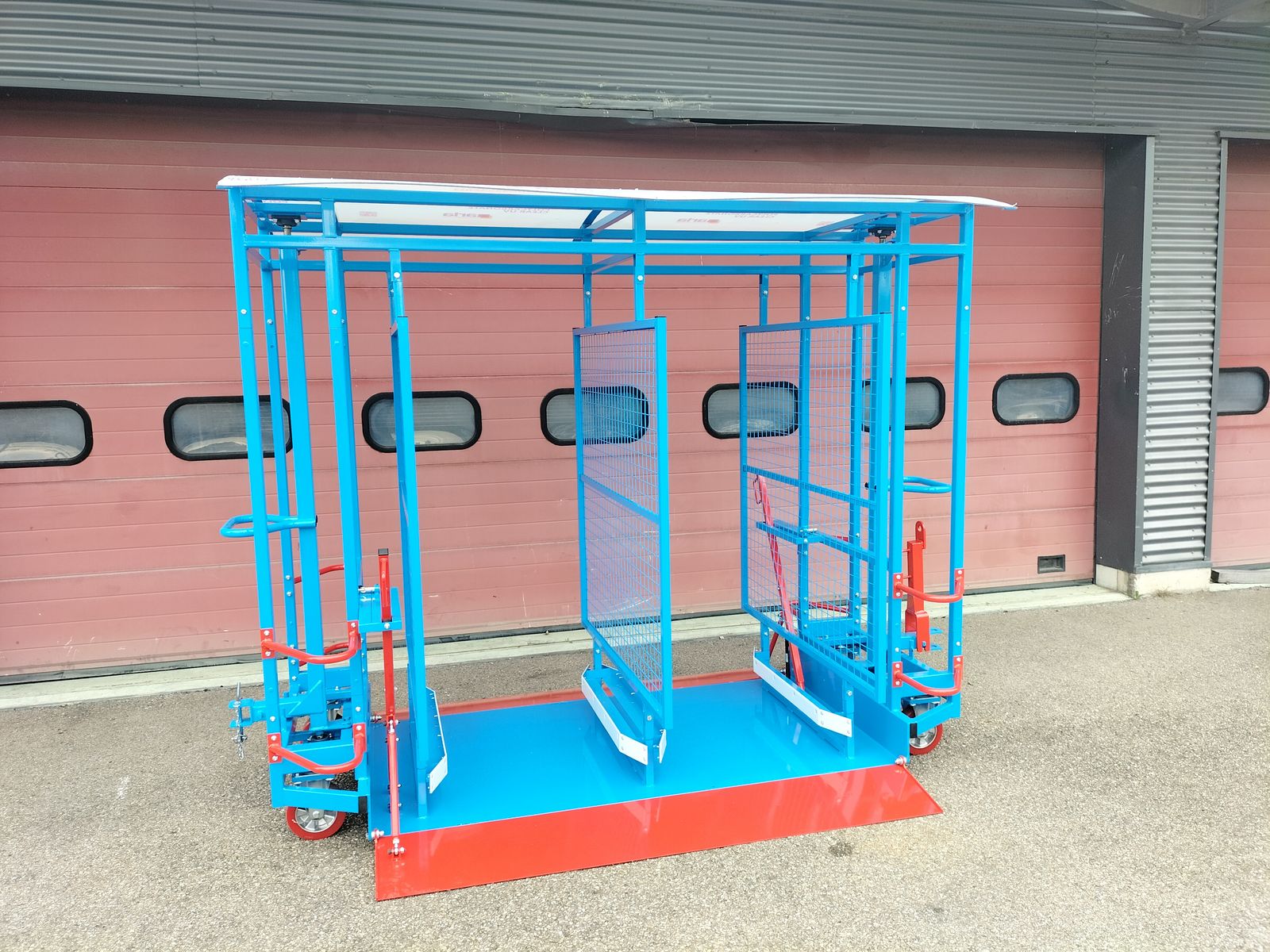 Remorque monotrace surbaissée rampes ouvertes