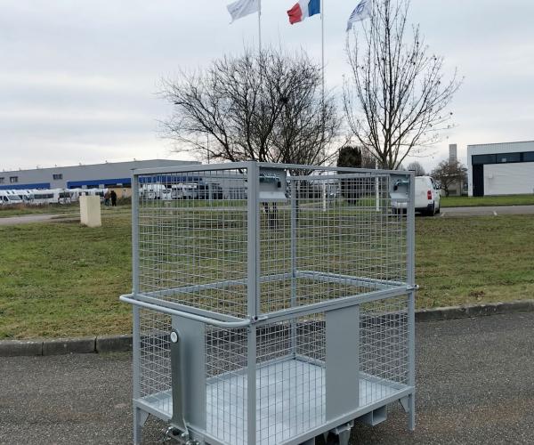 Chariot grillagé ridelle fermée