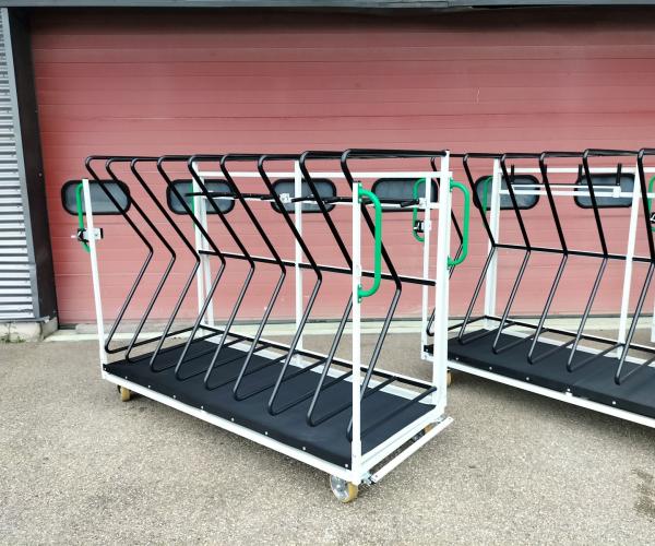 Chariot avec séparateurs pour pièces de carrosserie